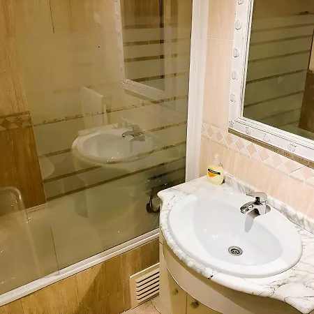 Flat 3 Bedrooms Lägenhet *