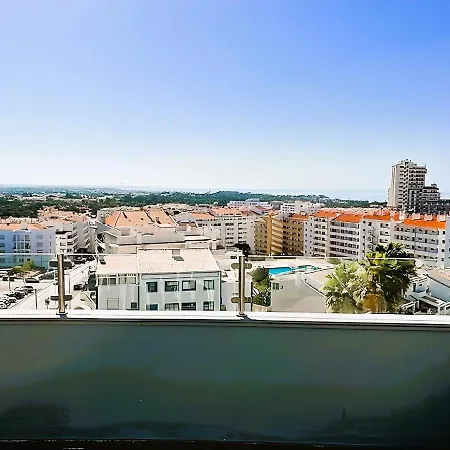 Flat 3 Bedrooms Apartment *