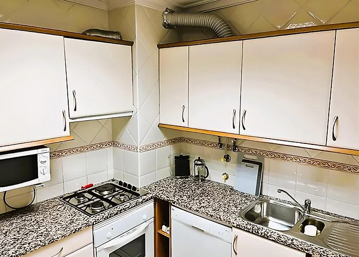 Flat 3 Bedrooms アパート