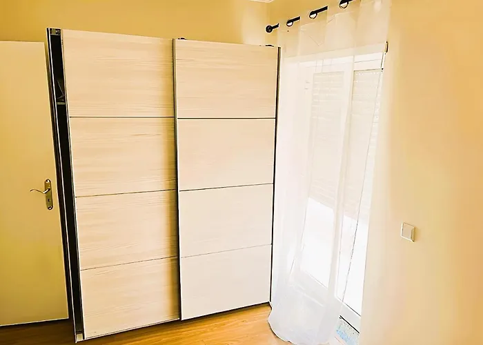 アパート Flat 3 Bedrooms *