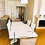 Flat 3 Bedrooms Apartment *