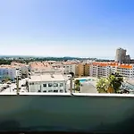 Flat 3 Bedrooms Apartment *